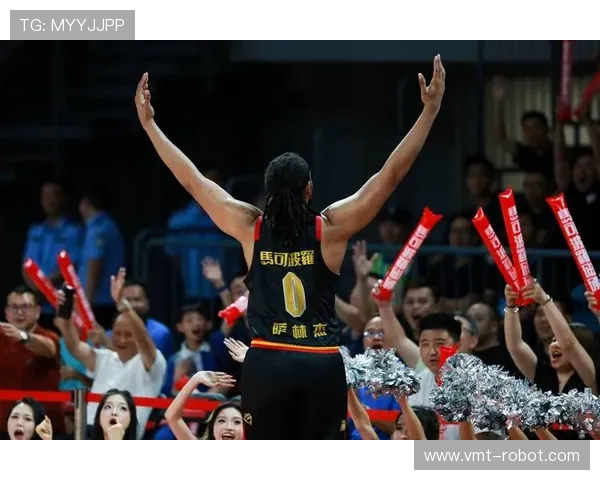 深圳篮球队的灵活性探讨与战术创新分析 深圳篮球队的灵活性探讨与战术创新分析