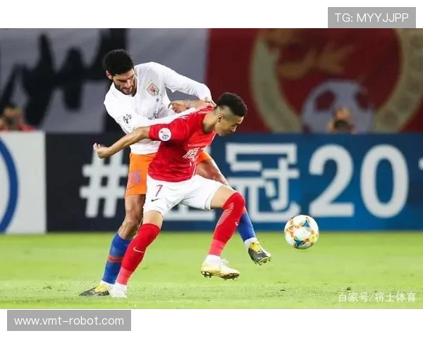 天津与恒大激战正酣比分悬念不断球迷期待精彩逆转瞬间 天津与恒大激战正酣比分悬念不断球迷期待精彩逆转瞬间